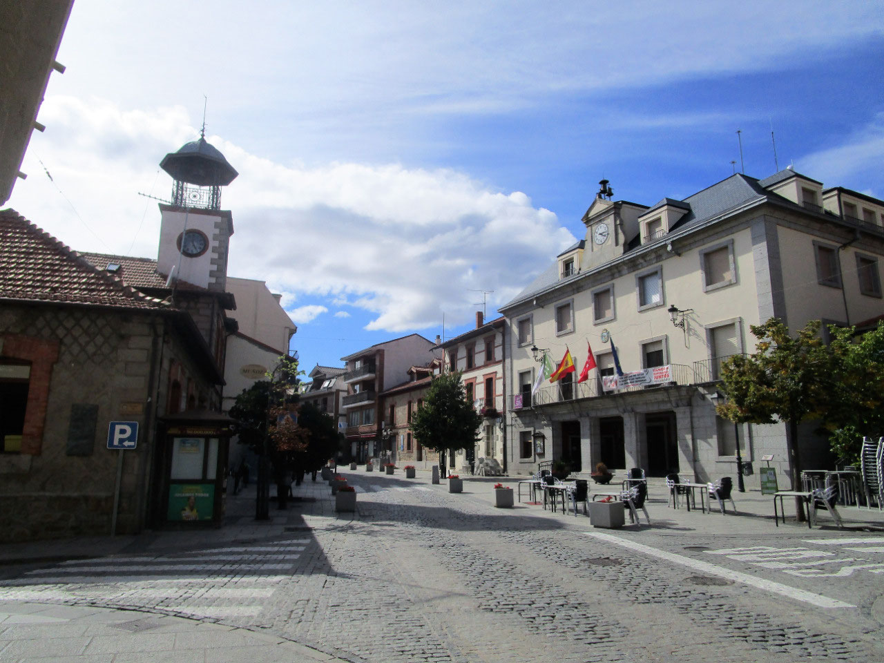 59.1632477768.1-plaza-mayor-cercedilla.jpg